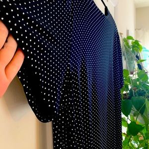 Women’s Size 3X Navy Polka Dot Short Sleeved Top